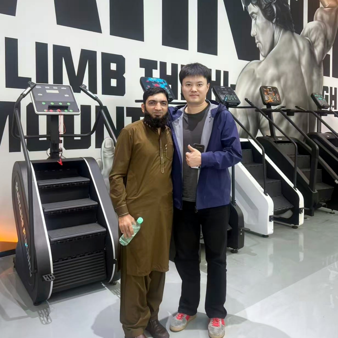 yingruis Fitness Equipment Technology Co., Ltd. Ολοκλήρωσε με επιτυχία την παραγγελία 30 κυρτών διαδρόμων για Πακιστανούς πελάτες